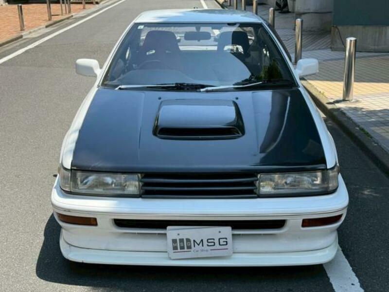 COROLLA LEVIN