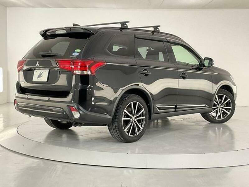 OUTLANDER