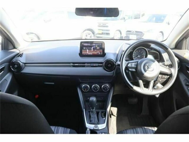 MAZDA2