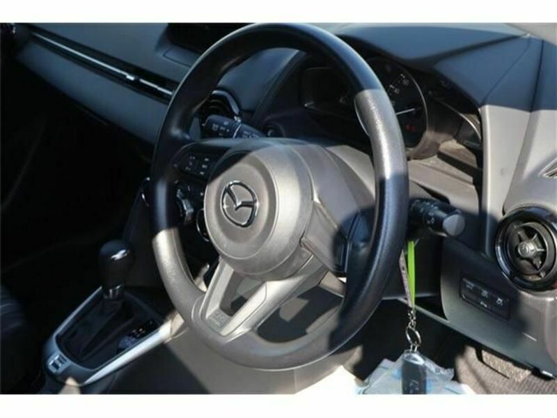 MAZDA2