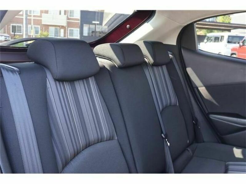 MAZDA2