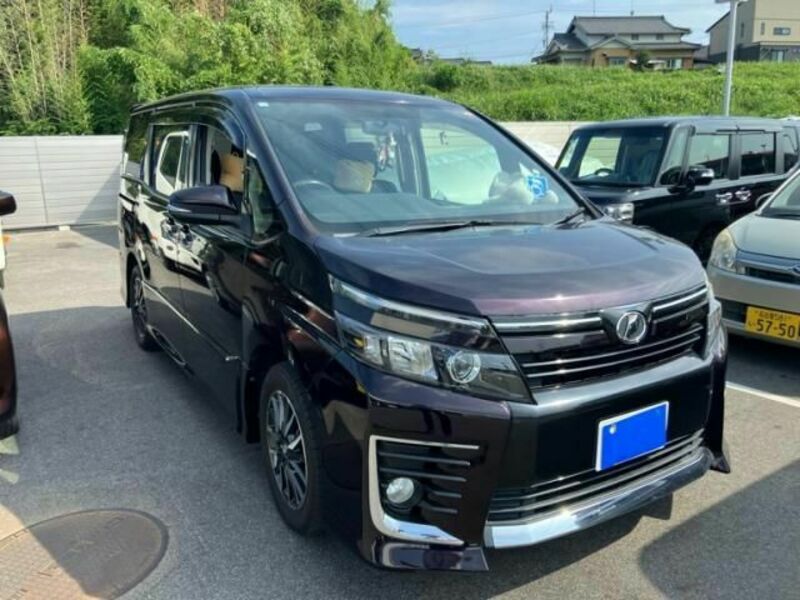TOYOTA VOXY