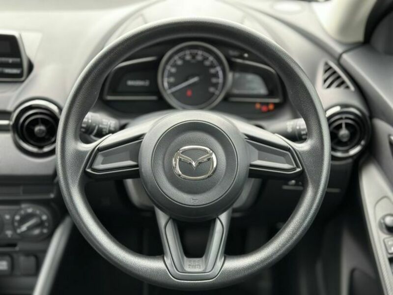 MAZDA2