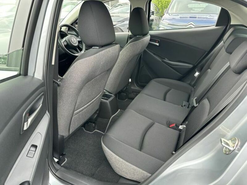 MAZDA2