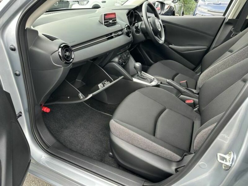 MAZDA2