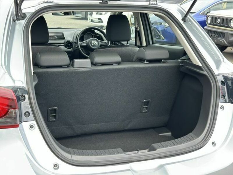 MAZDA2