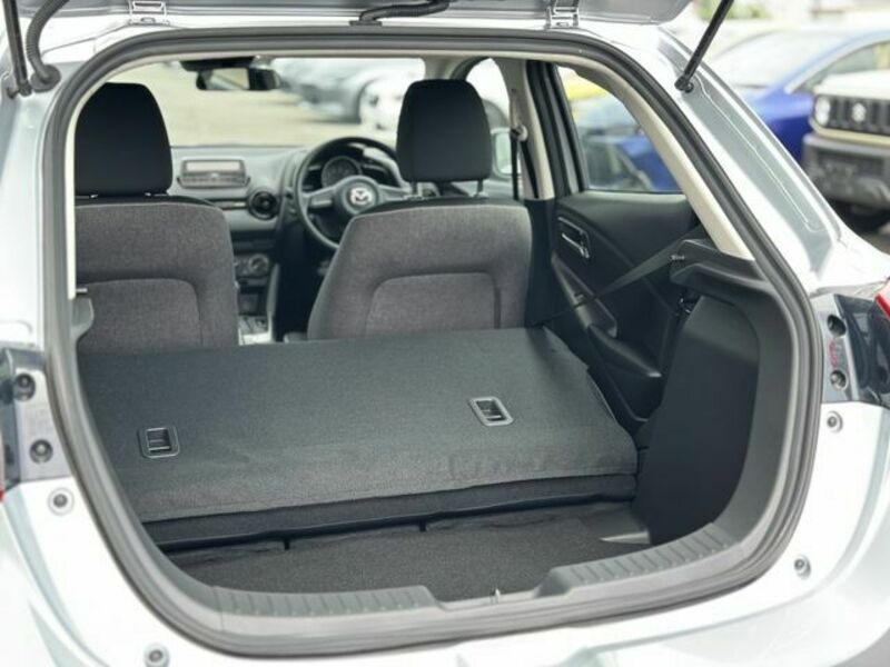 MAZDA2