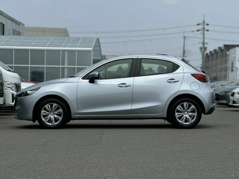 MAZDA2