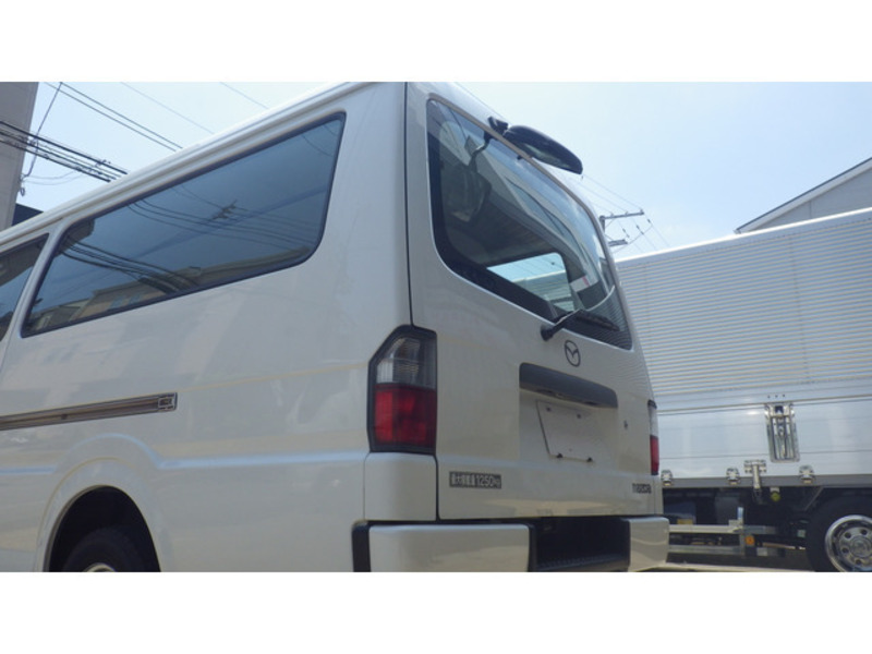 BONGO BRAWNY VAN