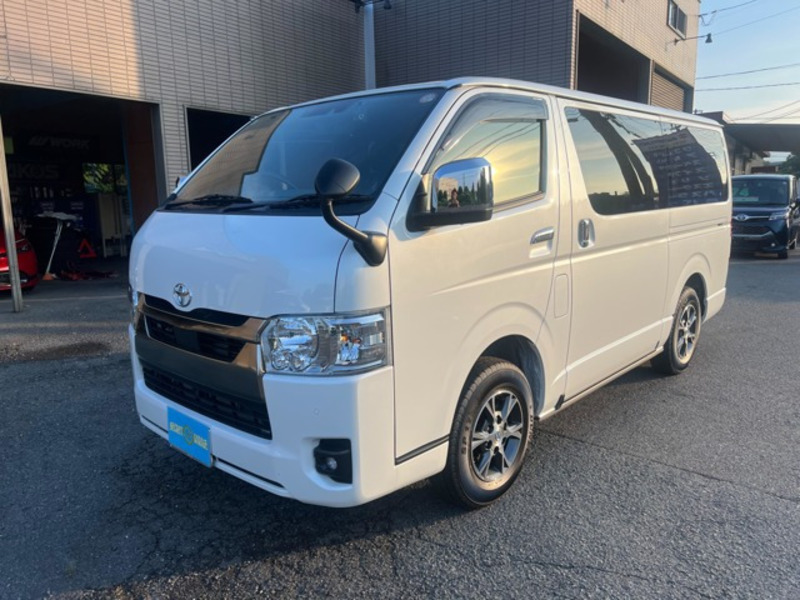 TOYOTA HIACE VAN