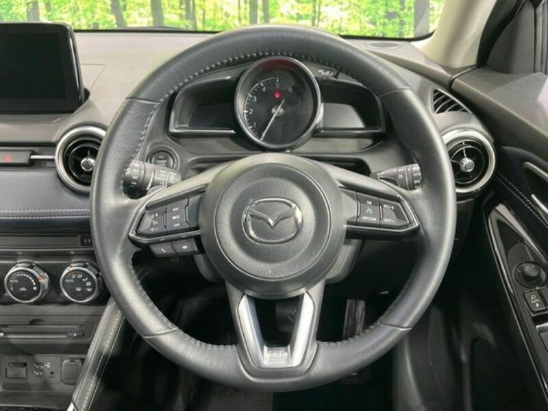 MAZDA2