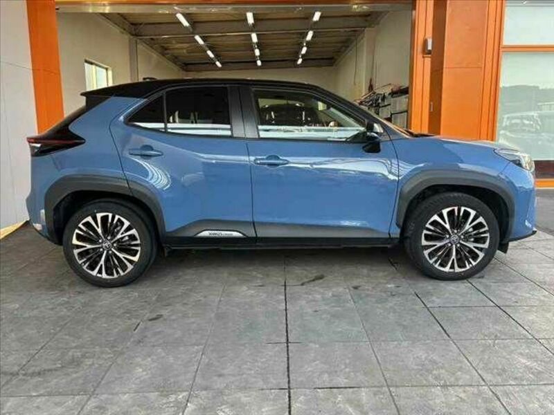 YARIS CROSS