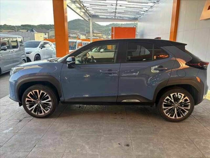 YARIS CROSS