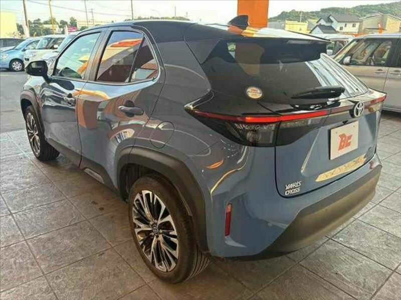 YARIS CROSS
