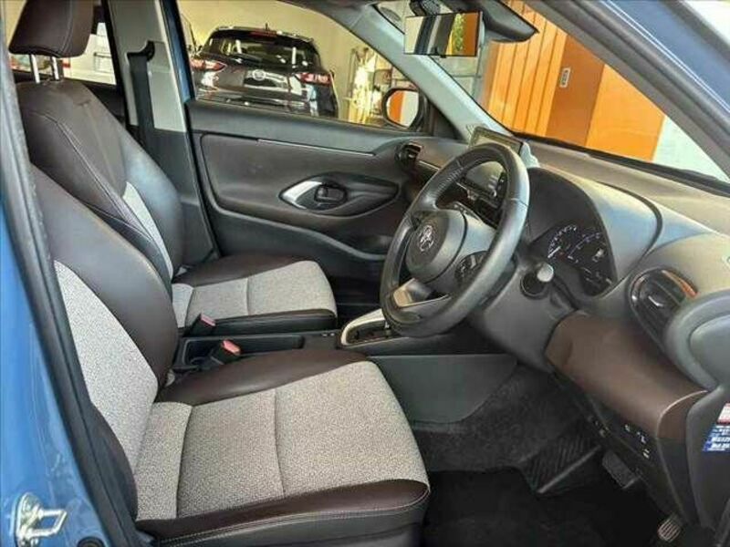 YARIS CROSS