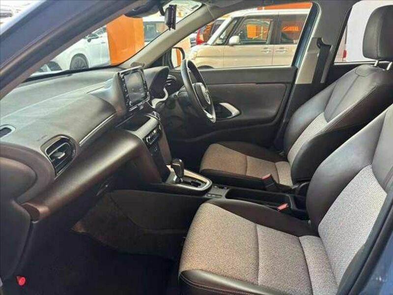 YARIS CROSS
