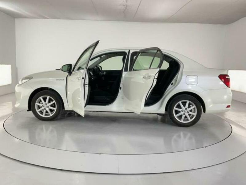 COROLLA AXIO