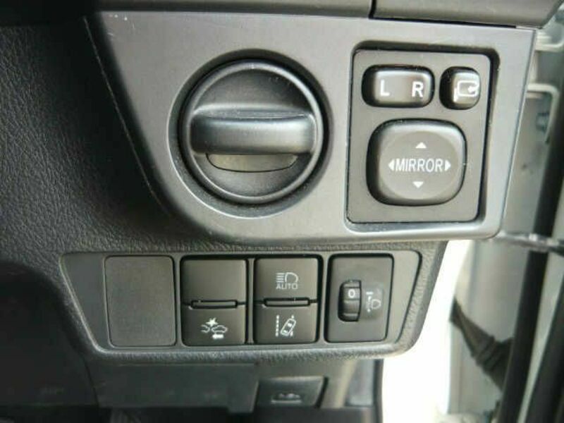 COROLLA AXIO
