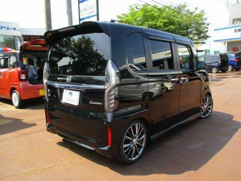 N BOX CUSTOM