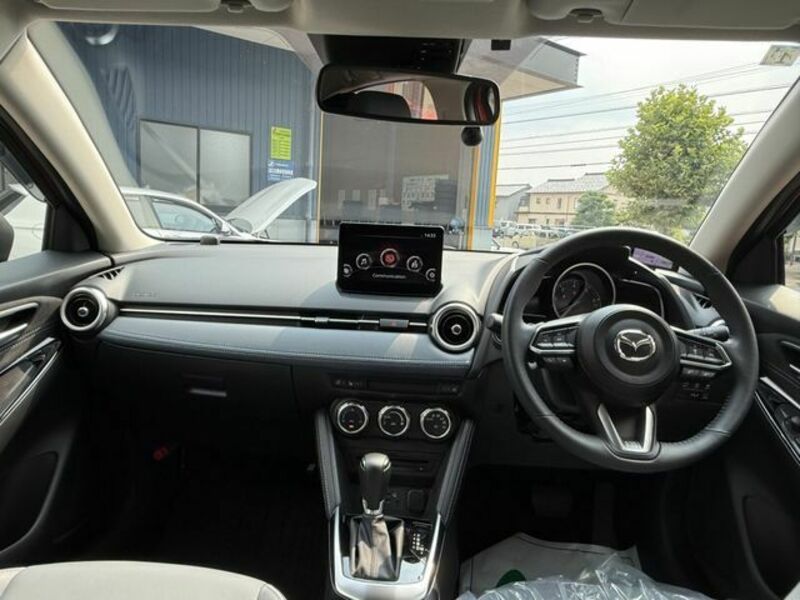 MAZDA2