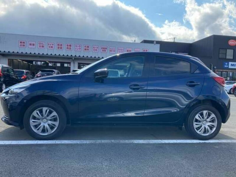 MAZDA2
