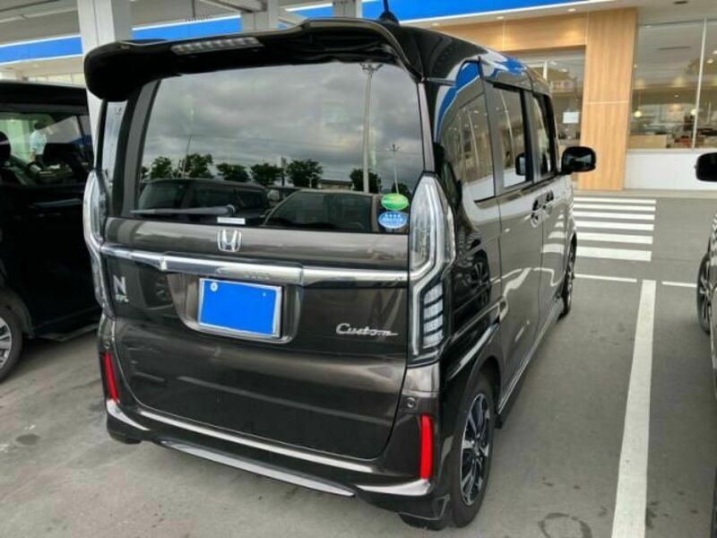 N BOX CUSTOM