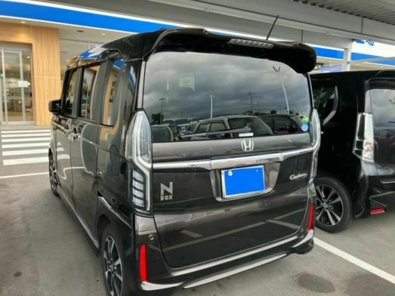 N BOX CUSTOM