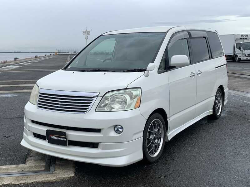 TOYOTA NOAH