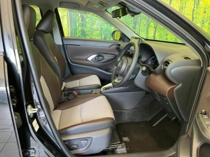 YARIS CROSS