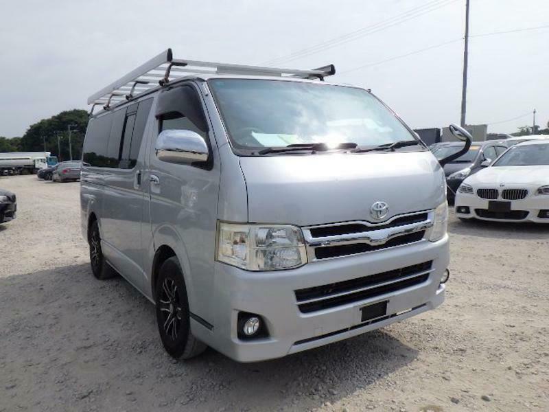 TOYOTA HIACE