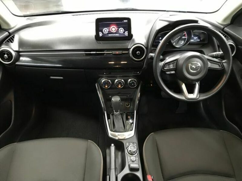 MAZDA2