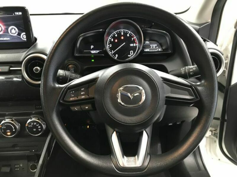 MAZDA2