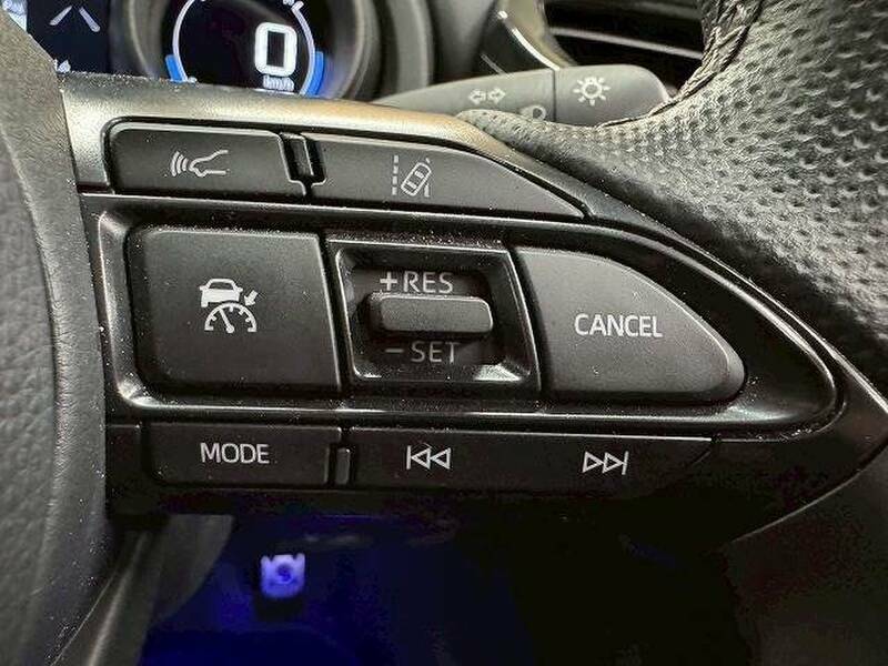 YARIS CROSS