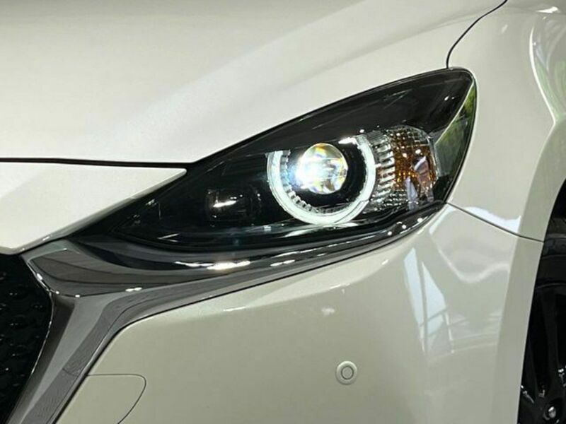 MAZDA2