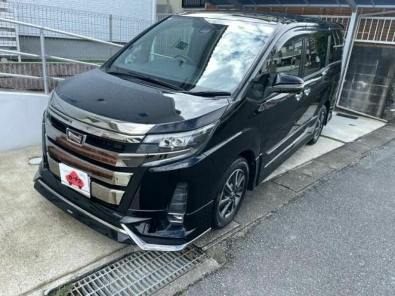 TOYOTA NOAH