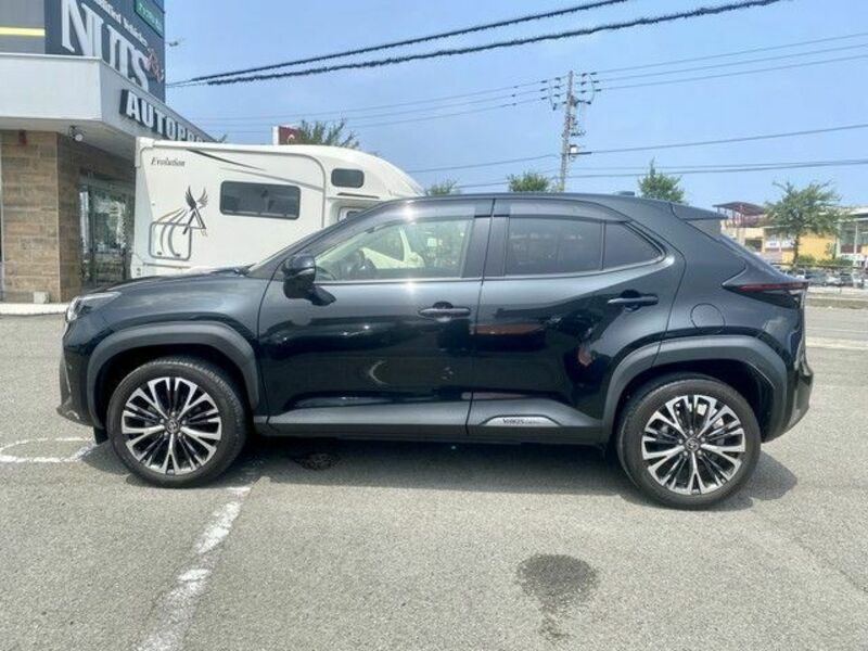 YARIS CROSS