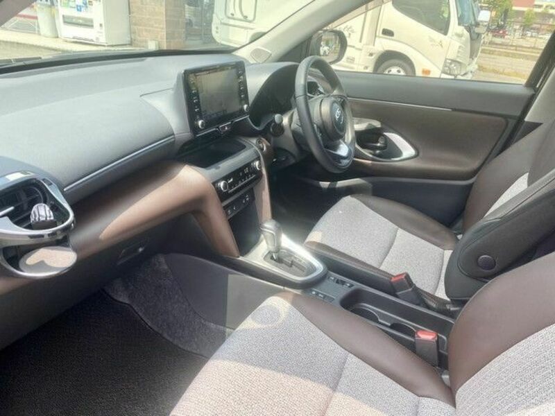 YARIS CROSS