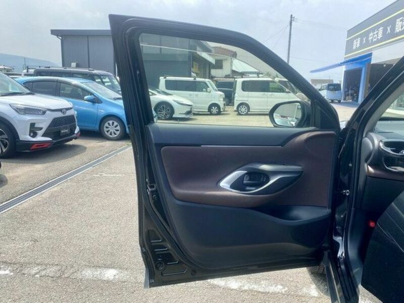 YARIS CROSS