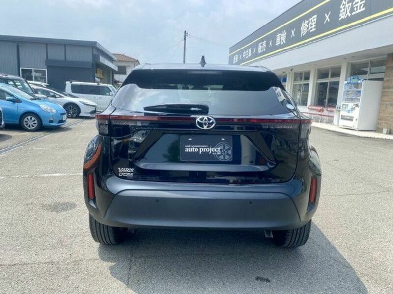 YARIS CROSS
