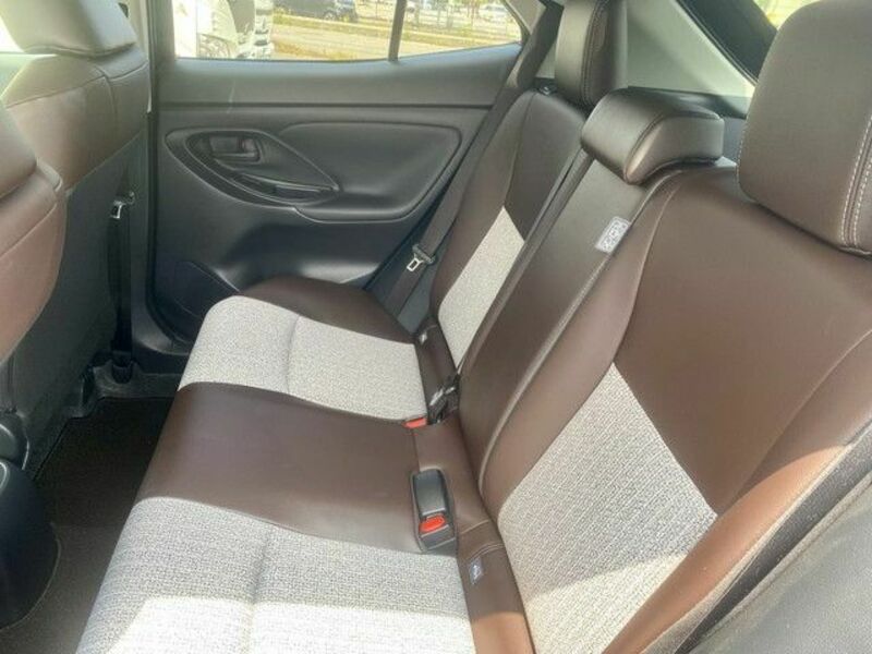 YARIS CROSS