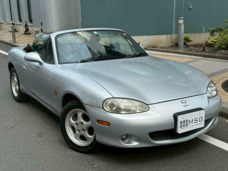ROADSTER-0