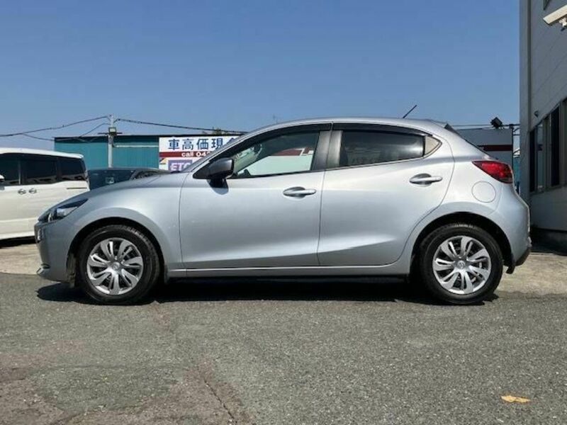 MAZDA2