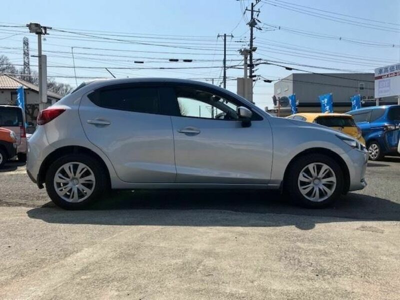MAZDA2