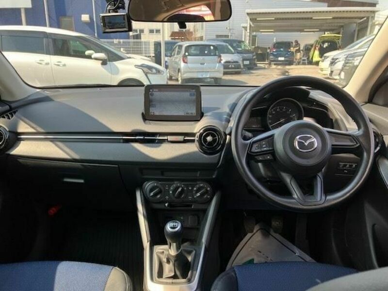 MAZDA2