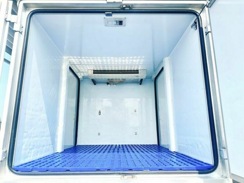 MINICAB TRUCK