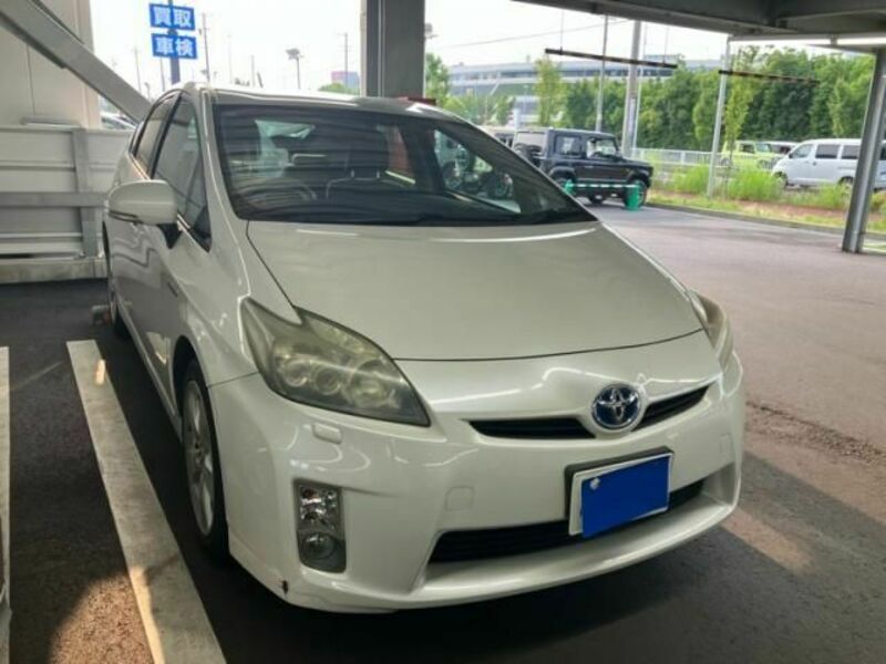TOYOTA PRIUS