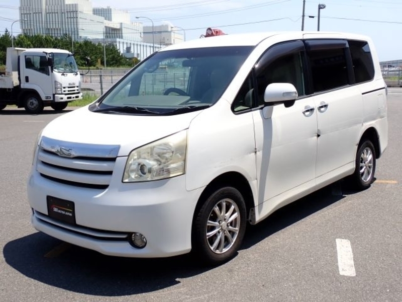 TOYOTA NOAH