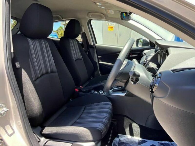 MAZDA2