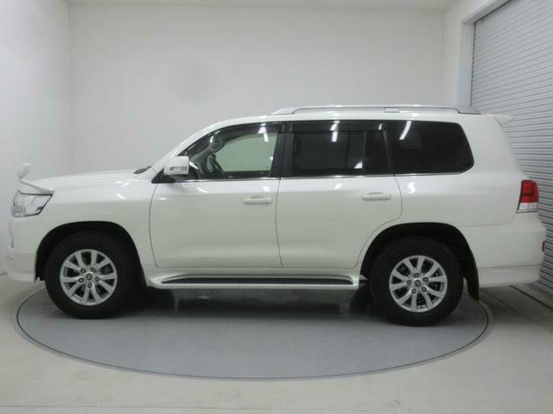 LAND CRUISER
