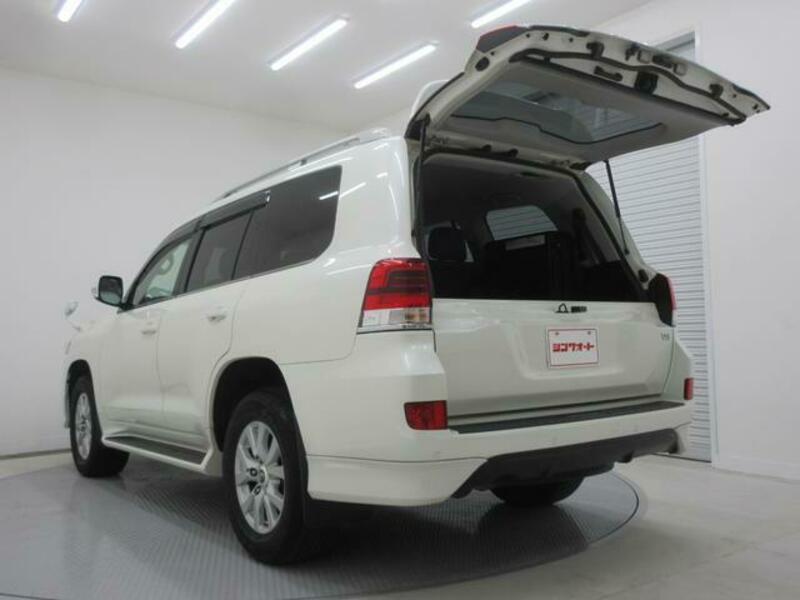 LAND CRUISER